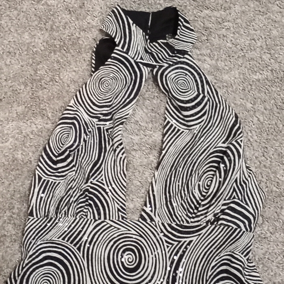 Tadashi Shoji gown - Picture 3 of 6